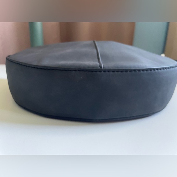 Universal Thread Black and Gold Shoulder Bag with Crescent Shape Chic Modern - Picture 7 of 9